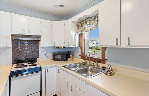 Kitty Hawk House | 4072 Jo's Bungalow * 3 Min to Beach