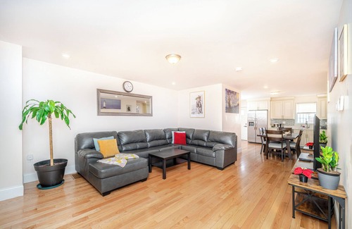 Quincy House | 41 - 3BR Quincy - Lovely Townhouse near Adams