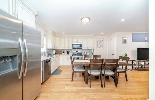Quincy House | 41 - 3BR Quincy - Lovely Townhouse near Adams