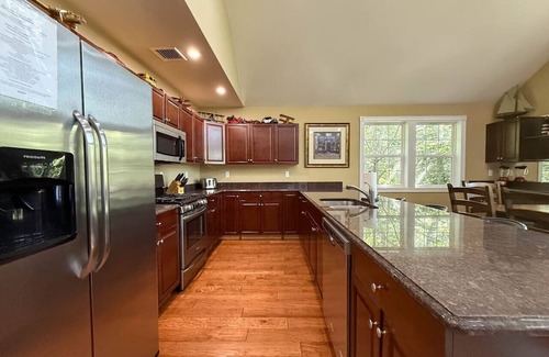 North Conway House | 42-1 Locust Lane | Sleeps 21, Pool, Hot Tub, Views