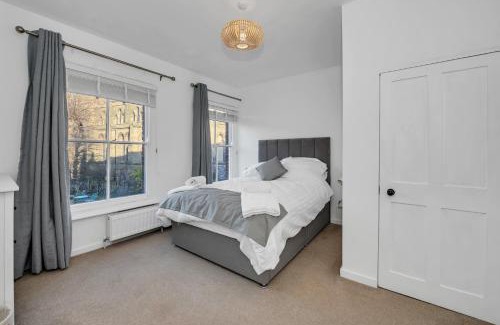 Bury St Edmunds House | 42 Church Row - 2 beds and 2 bathrooms