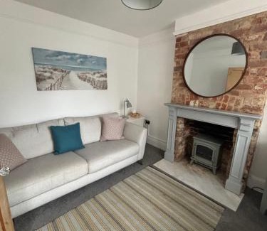 Bury St Edmunds House | 42 Church Row - 2 beds and 2 bathrooms