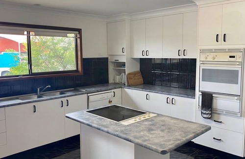 Rainbow Beach House | 42 Rumbalara Avenue - Rainbow Beach. Huge Beach House - Bring The Whole Family!