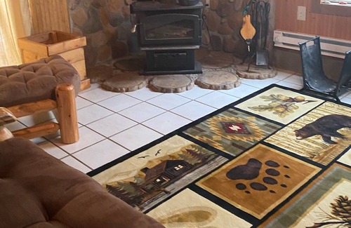 St. Helen House | 420 Friendly. Private neighborhood, walk to ORV trails