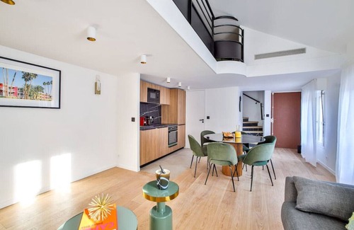 L'Europe Apartment | 43. Duplex 4 person St Lazare Galerie LaFayette 8èm