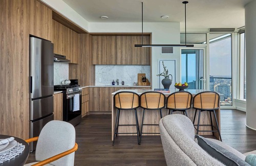 The Loop Apartment | 43rd-Floor Luxury Escape + Lake Views