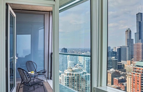 The Loop Apartment | 43rd-Floor Luxury Escape + Lake Views