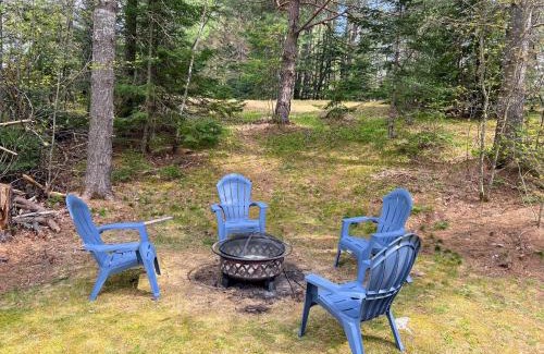 Twin Mountain House | 43TV peaceful mountain retreat fireplace firepit large yard WiFi