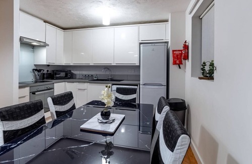 Peterborough Apartment | 44 Clayburn by Incredible Stay