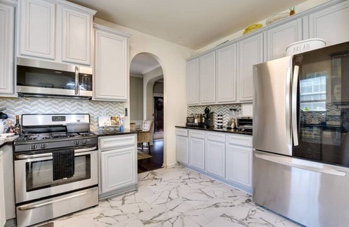 Snellville House | 441) Beautiful decor + tons of space!