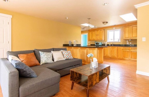 Tukwila House | 4429 lower A · Stylish 3BR suite near airport & Seattle-Unit A