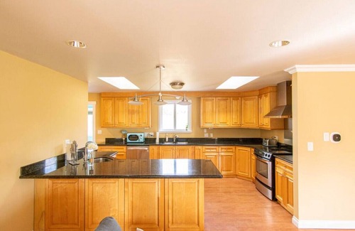 Tukwila House | 4429 lower A · Stylish 3BR suite near airport & Seattle-Unit A