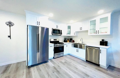 Upland Apartment | 45% OFF Upland 2 Master Bedrooms W/Yard - Close To Airport & Colleges