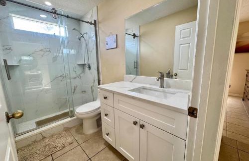 Lake Berkley House | 4701-Lake Berkley villa- Renovated 3 bed