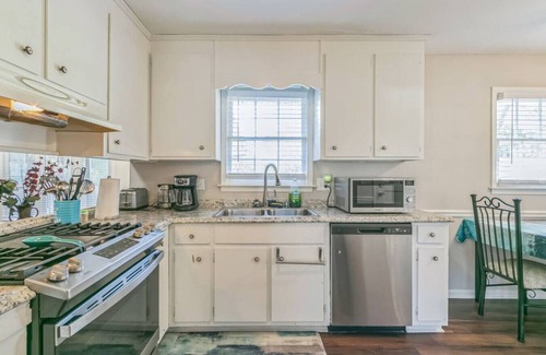 Marietta House | 472) Massive 5 bedroom!