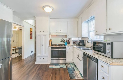Marietta House | 472) Massive 5 bedroom!