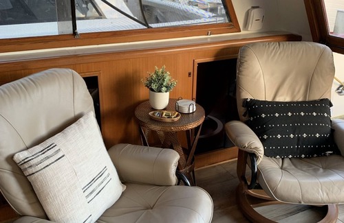 Gig Harbor Boat Rental | 48' Angel Yacht Located in the Historic Gig Harbor Marina & Boatyard