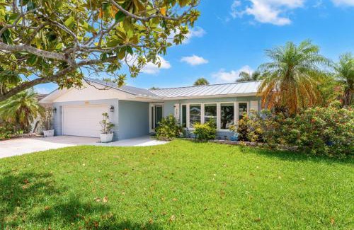 Venetian Way House | 4822 Fairview Dr
