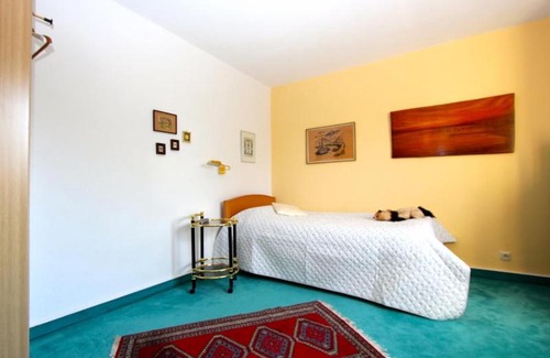List House | 4865 Private Rooms
