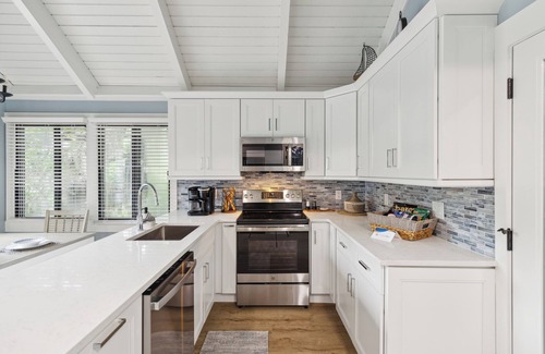 Night Heron House | 49 Night Heron @ Sea Pines | Lagoon Front Retreat | Walk to Beach | Golf & Tennis