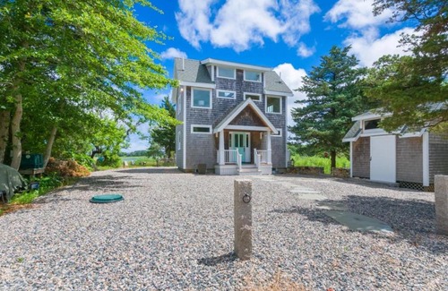 East Sandwich House | 497 A Route 6A East Sandwich- Cape Cod - - The Hideaway