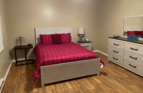 Summerlee House | 498 C Terry Ave