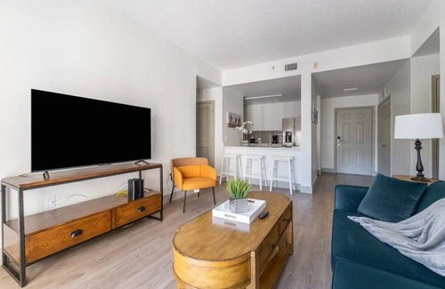 Charlotte Center City Apartment | 4B/2BA Luxury Central Apartment with Gym