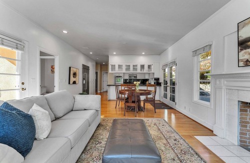 Northwest Portland House | 4B/3.5BA Home in Barnsley Ct｜Mainfloor Bedroom｜Washer&Dryer｜Garage Access #42234