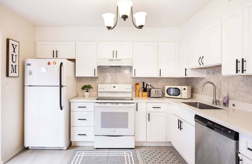 Kingsgate House | 4B2.5B TH in Kirkland/Woodinville. Prime Location