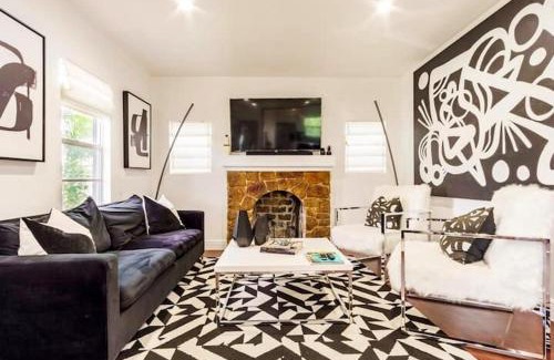 West Palm Beach House | 4BD 2BA - Black&White ArtBNB - Antique Row WPB