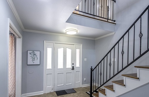 River Mountain House | 4BD 3.5BA Family Retreat + 1/2 Basketball Court