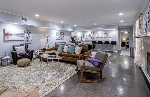 River Mountain House | 4BD 3.5BA Family Retreat + 1/2 Basketball Court