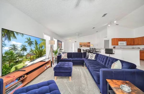 Clear Creek House | 4Bd 3 Bath Modern Poolhouse w/Game Room & Pool Close to Disney!