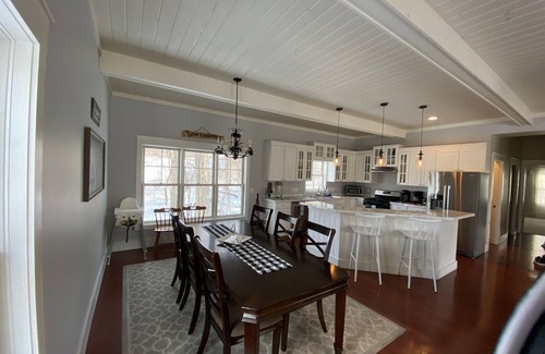 Newville House | 4bd/3ba Lake Kosh/Rock River Lake House Private Pier, Decks, FirePit 2 Acres