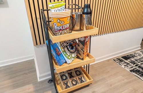 Downtown House | 4BD Cozy Urban Escape 5 Mins to DWTN & WakeMed. Movie Room and Arcade Game!