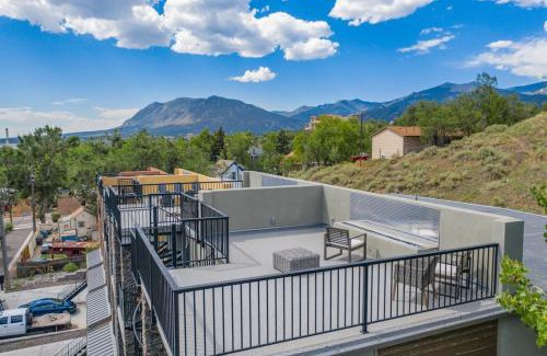 Colorado Springs House | 4BD Home w Rooftop Patio Fire Pit & Mountain Views
