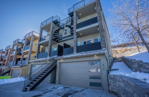 Colorado Springs House | 4BD Home w Rooftop Patio Fire Pit & Mountain Views