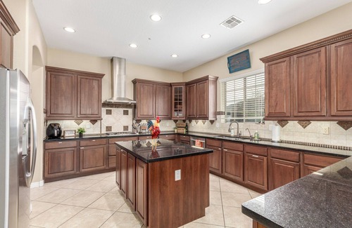 Canyon Trails South House | 4bd, King & Queen Beds, Private Pool, Full Kitchen, Infrared Sauna