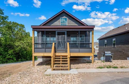 Lampe House | 4BD Lodge at Table Rock Lake - Near Marina - Pool - FREE TICKETS INCLUDED - BBH