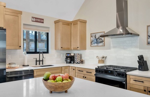 Mountainaire House | 4BD Modern Home in the Pines - Games - Close to Downtown & Hiking