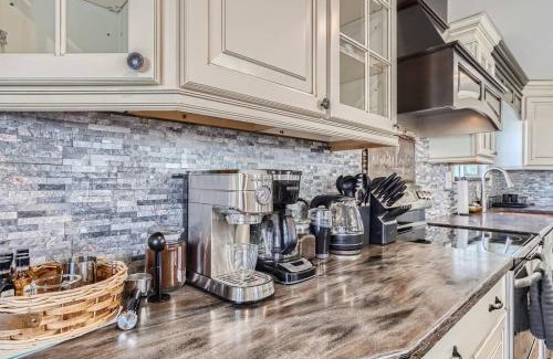 Trendwood and Frankline Square House | 4bd Serene Escape Denver: BBQ;Firepit;Arcade