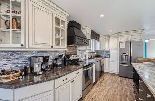 Trendwood and Frankline Square House | 4bd Serene Escape Denver: BBQ;Firepit;Arcade