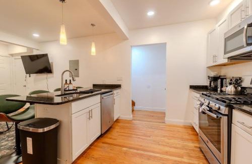 Winter Hill Apartment | 4BDR Near Tufts-10min-Walk to Subway-Free Parking