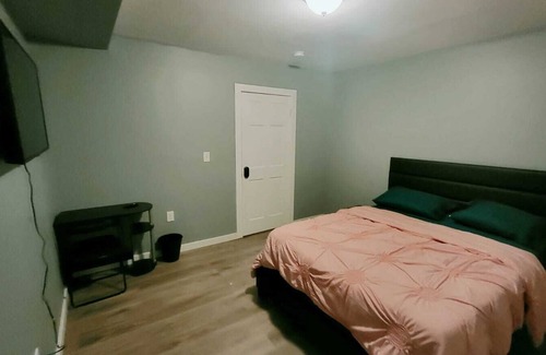 Newark Apartment | 4Bdrm and 2battrm centrally located in Newark close to NY/EWR/Berth Israel Hosp