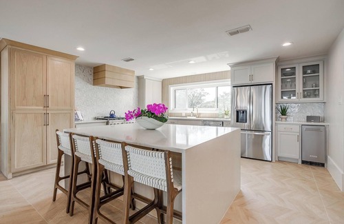 Granbury House | 4BDRM Luxury Lakehouse HotTub, Firepit & BoatDock