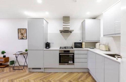 Hobbayne Apartment | 4bed modern west london flat