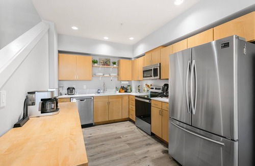 Lower Queen Anne House | 4Beds 2Baths Modern Townhome near Seattle Center