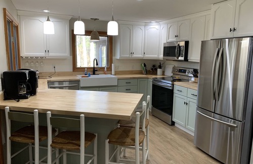 Gilford House | 4BR, 2 Bath Dates open- Memorial Day Weekend, First part of bike week, July 4th