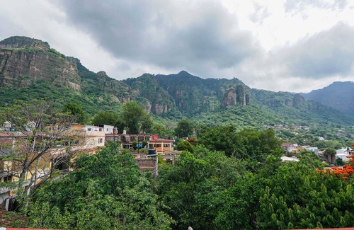 Tepoztlan House | 4BR + 2BA Casa Tepozteca Centro | Auto Check-in