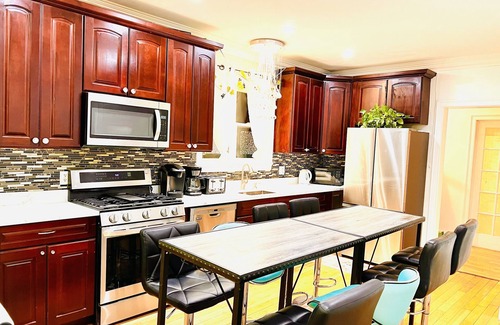 Quincy Apartment | 4BR 2BATH 7BED WOLLASTON BEACH.NearBOSTON1